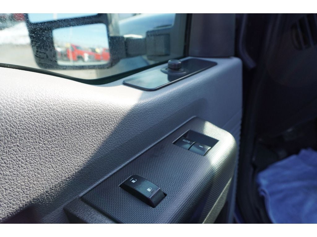 2012 Ford F-550 F Series Super Duty WITH A 19.5 ALUMINUM VULCAN