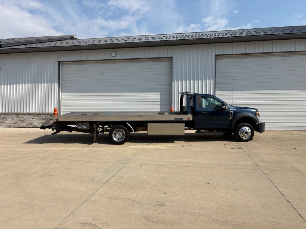 2020 Ford F-550 Super Duty w/ Century 10S Carrier