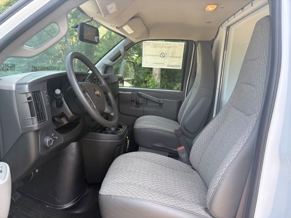 2025 Chevrolet Express 3500 17' Bay Bridge Van Body