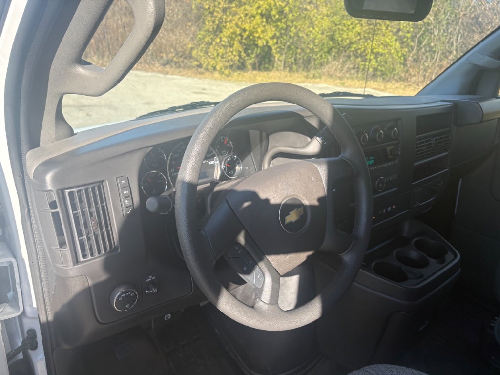 2025 Chevrolet Express 3500 17' Bay Bridge Van Body