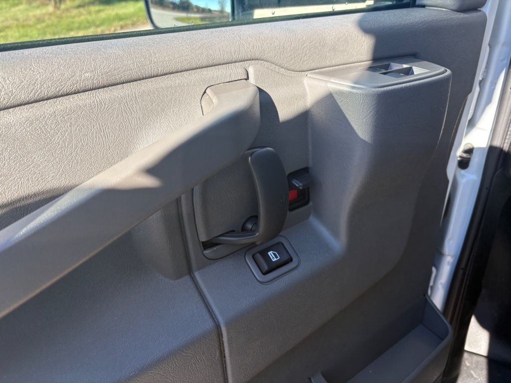 2025 Chevrolet Express 3500 17' Bay Bridge Van Body