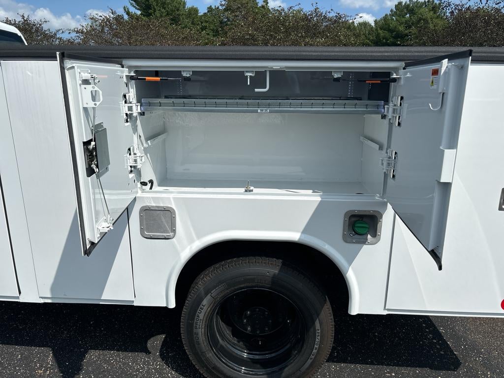 2024 Chevrolet Silverado 5500HD GM515 11' Reading Service Body