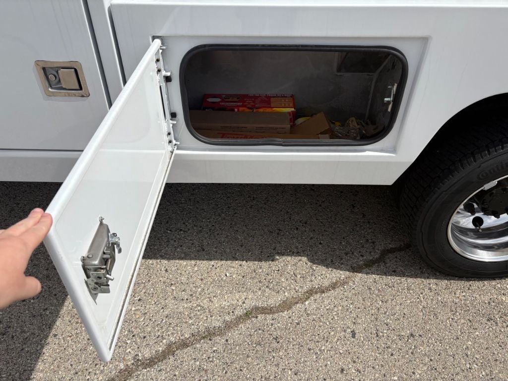 2023 Chevrolet Silverado 6500HD GM515 w/ Century 2465 Wrecker