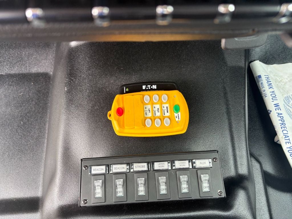 2023 Chevrolet Silverado 6500HD GM515 w/ Century 2465 12-ton wrecker