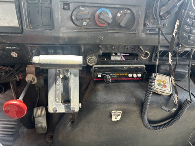 2001 International 4700 MV EC