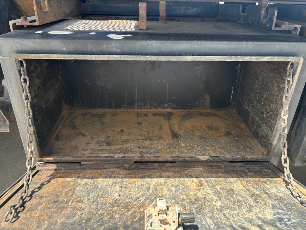 2001 International 4700 MV EC