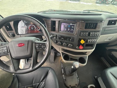 2024 Peterbilt 579 w/ Century 7035 Wrecker