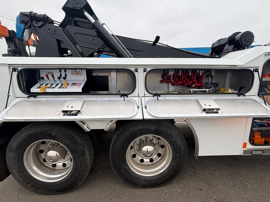 2024 Peterbilt 579 w/ Century 7035 Wrecker