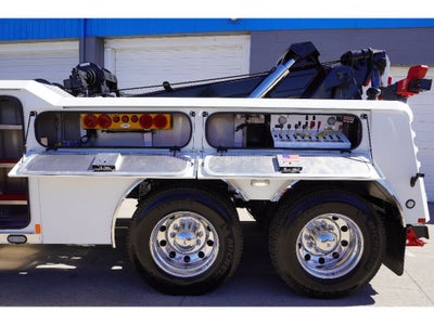 2024 Peterbilt 579 w/ Century 5130 Wrecker