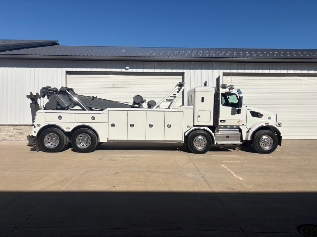 2021 Peterbilt 567 w/ Century 9055XL Wrecker