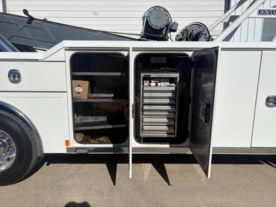 2021 Peterbilt 567 w/ Century 9055XL Wrecker