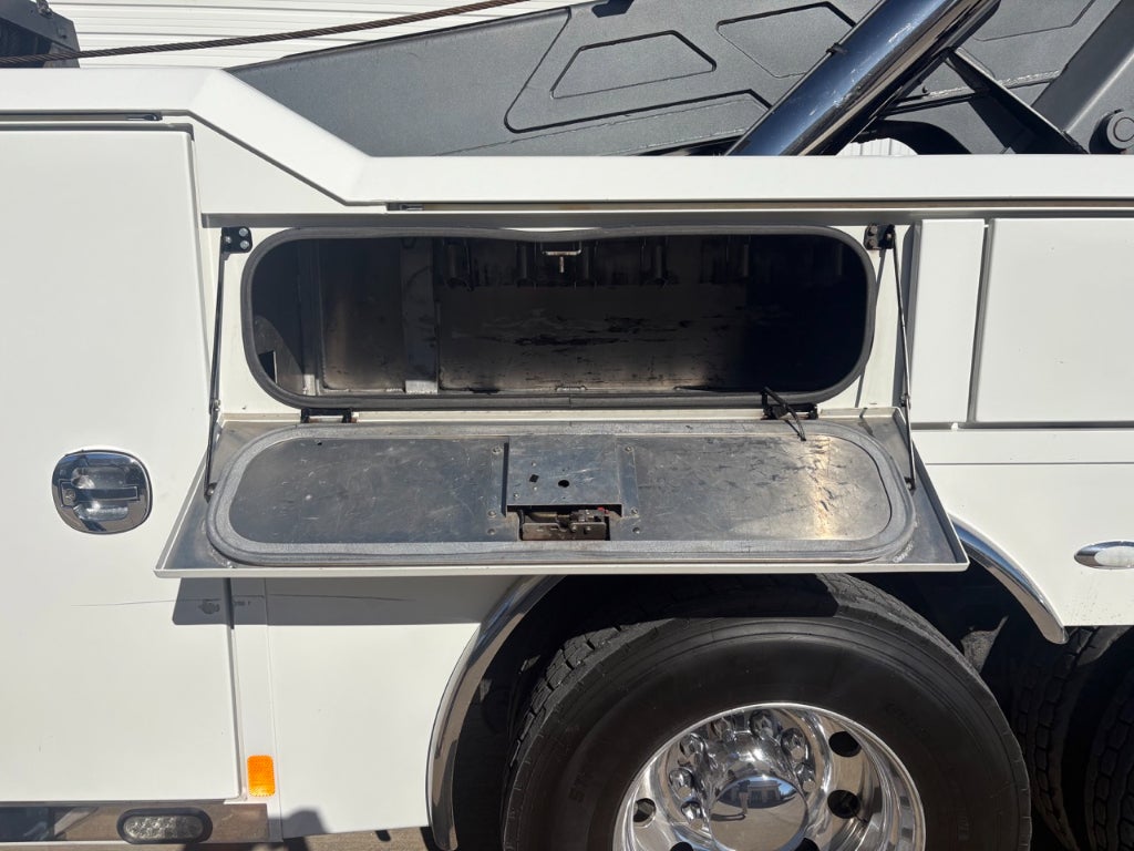 2021 Peterbilt 567 w/ Century 9055XL Wrecker