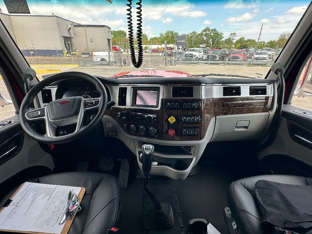2025 Peterbilt 589 589 WITH A CENTURY 1150