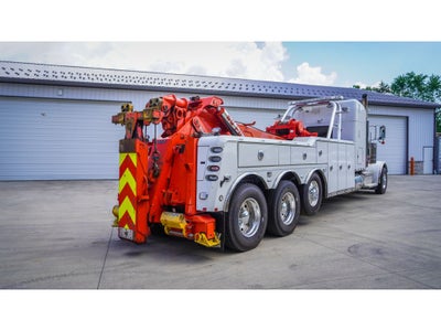 2022 Peterbilt 389 w/ Century 9055XL Wrecker