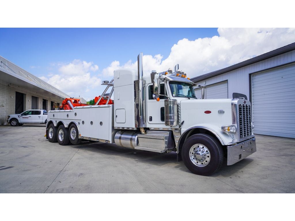 2022 Peterbilt 389 w/ Century 9055XL Wrecker