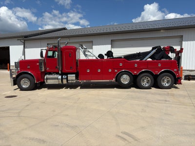 2023 CENTURY PETERBILT 389 w/ Century 9055XL Wrecker