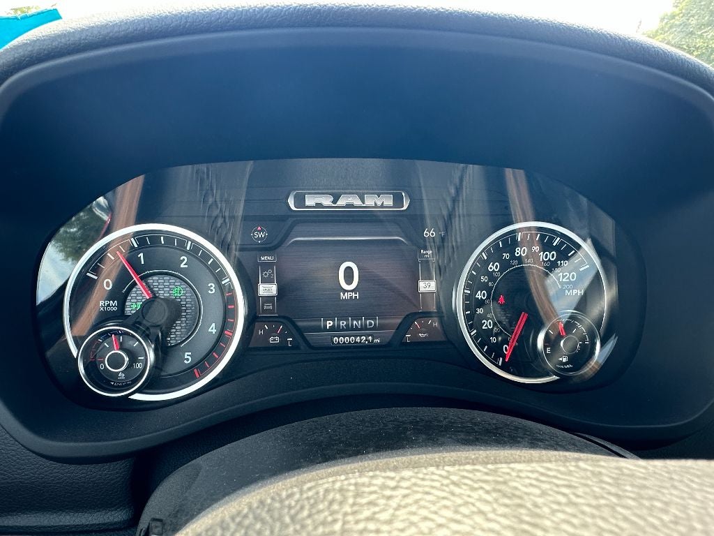 2024 RAM 5500 Chassis SLT WITH A CENTURY 19.5' STEEL CARRIER