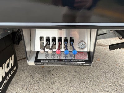 2025 CENTURY INTERNATIONAL w/ Century 12S Carrier