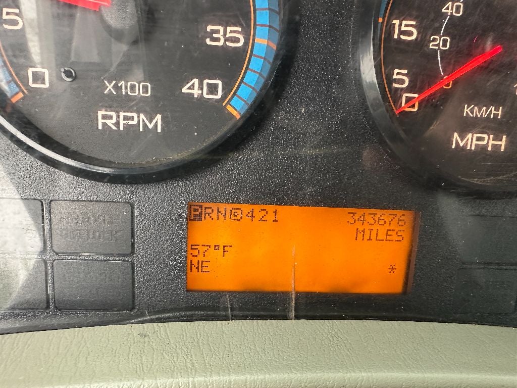 2012 International 4300 MA025 WITH A CENTURY 21' GALV STEEL