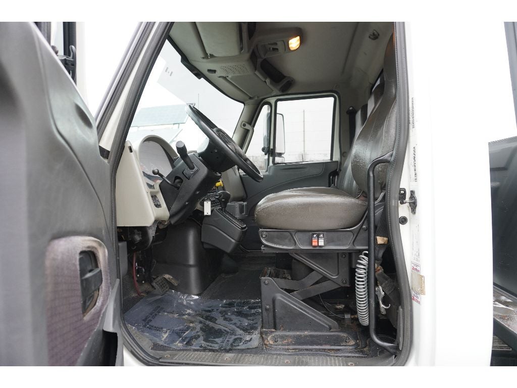 2016 International 4300 MA025 WITH A CENTURY 21.5' STEEL CARRIER