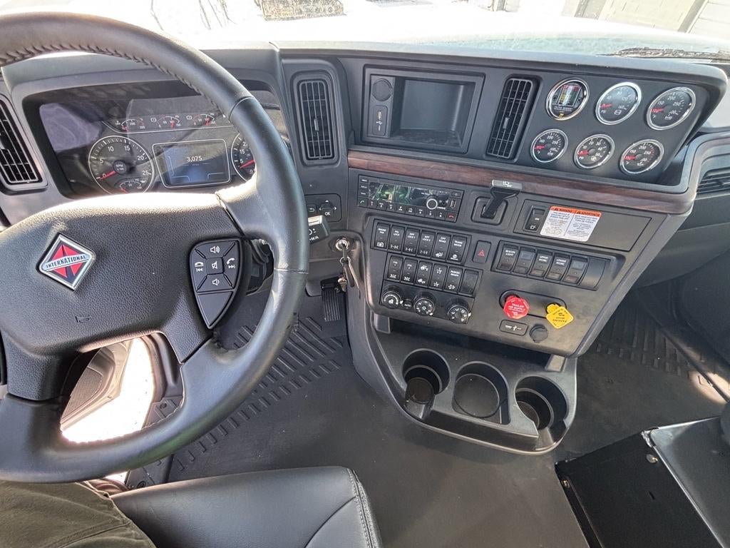 2025 International HX520 w/ Century 30S Industrial Carrier