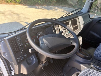 2025 Isuzu NPR-HD Morgan Van Body