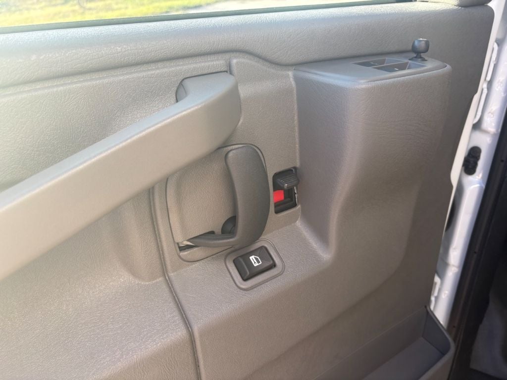 2025 GMC Savana 3500 12' Bay Bridge Van Body