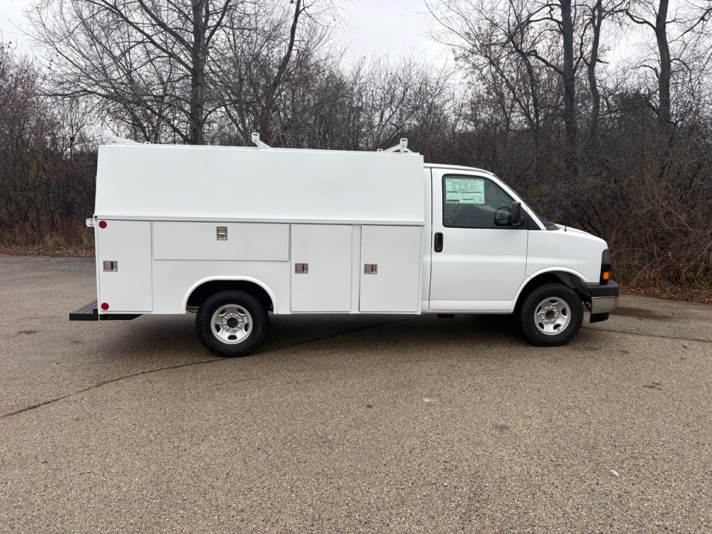 2025 GMC Savana 3500 11' Monroe CSV Body