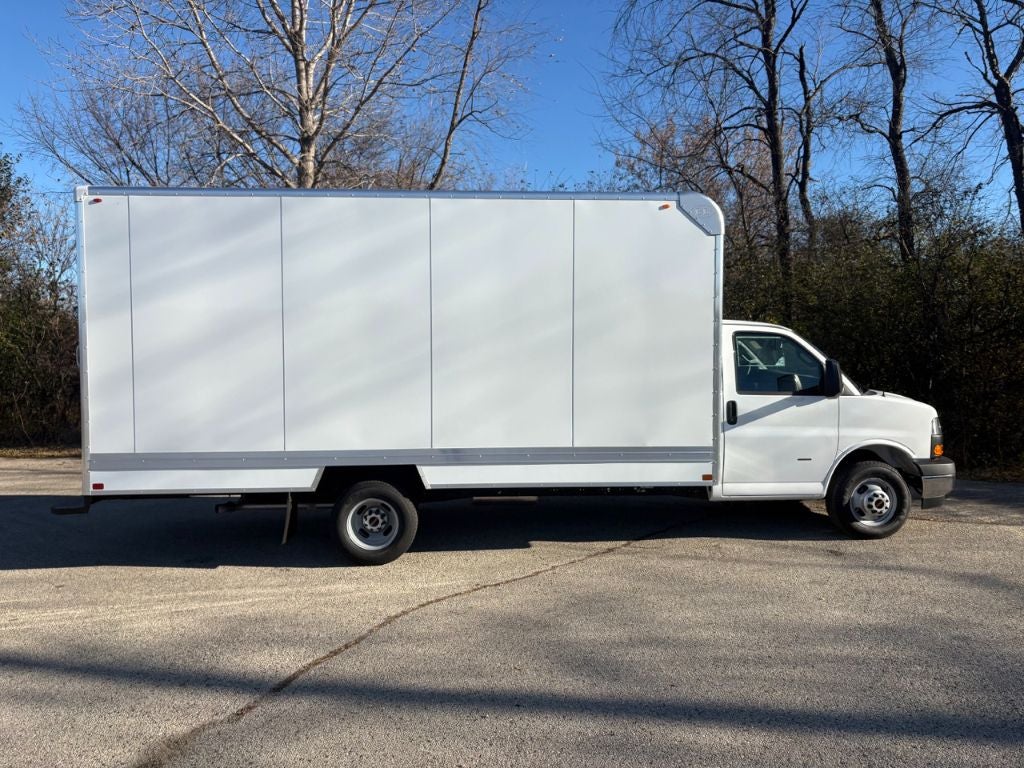 2025 GMC Savana 3500 17' Bay Bridge Van Body