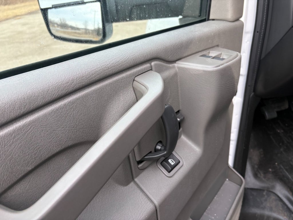 2026 GMC Savana 4500 17' Bay Bridge Van Body