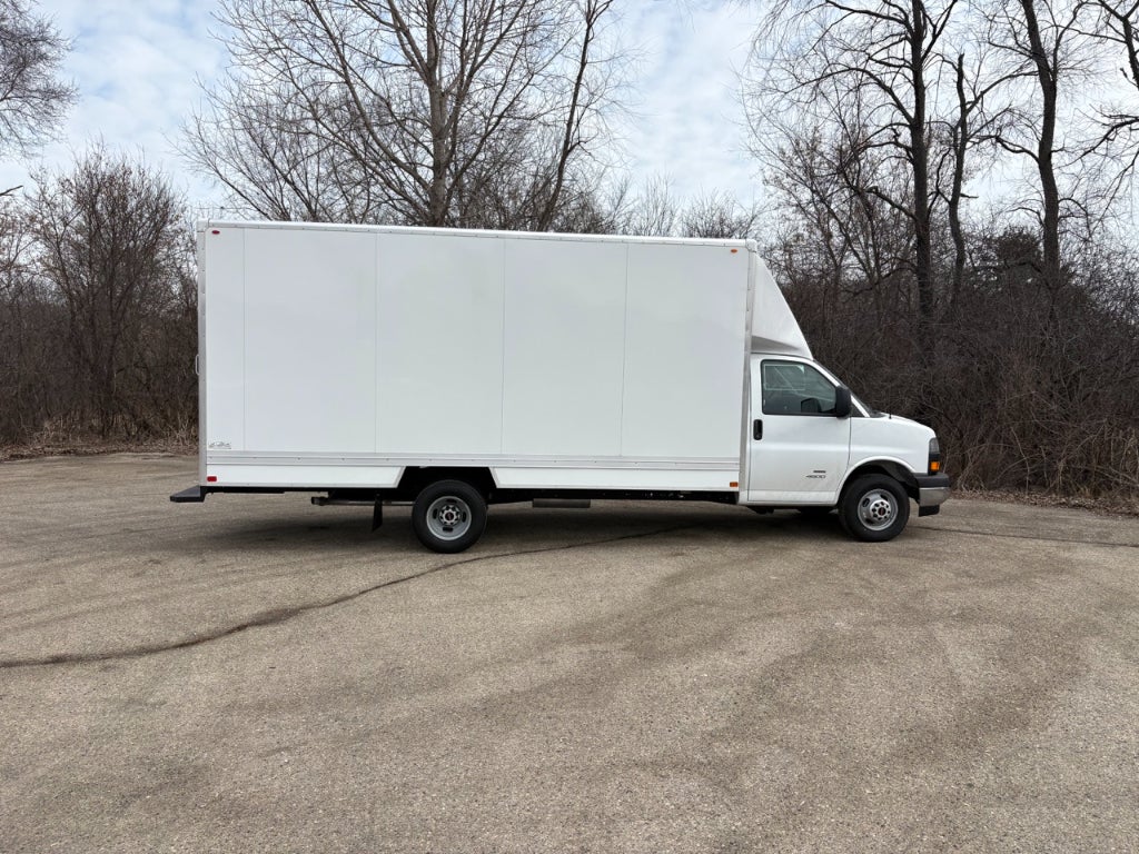 2026 GMC Savana 4500 17' Bay Bridge Van Body