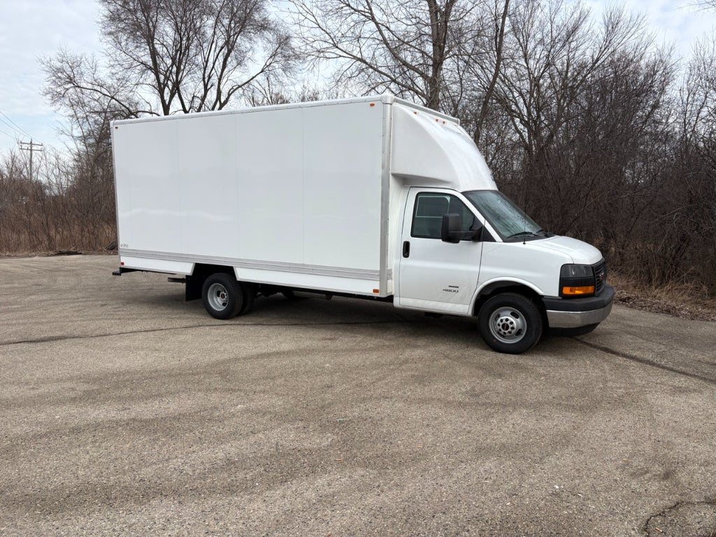 2026 GMC Savana 4500 17' Bay Bridge Van Body
